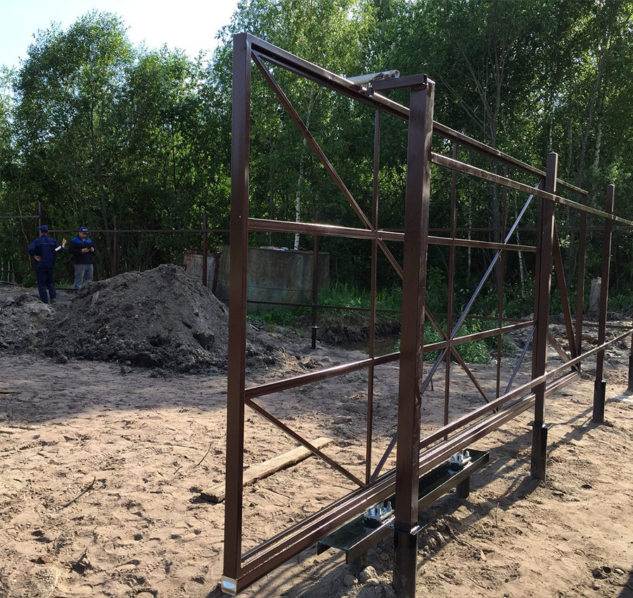 Варианты ворот на винтовых сваях в Нижегородской области